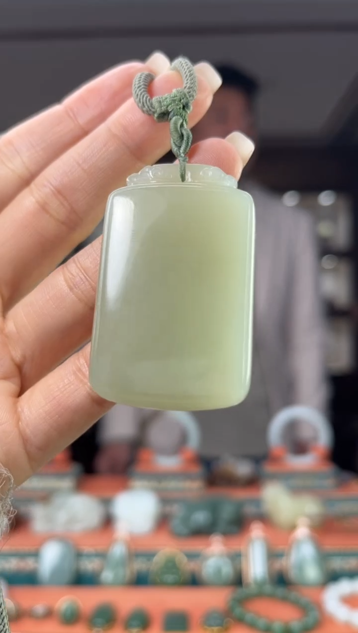 颈饰未镶嵌和田玉佩佩