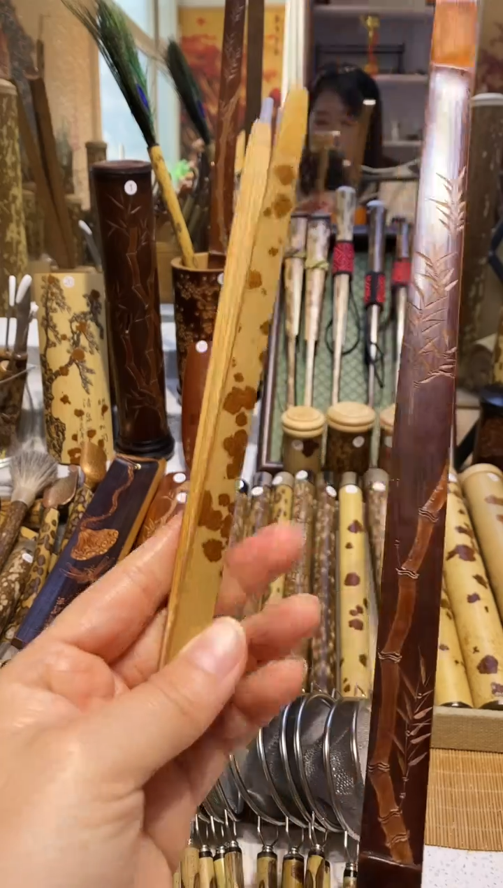 Q***清老煤竹雕刻痒痒夹子共两件