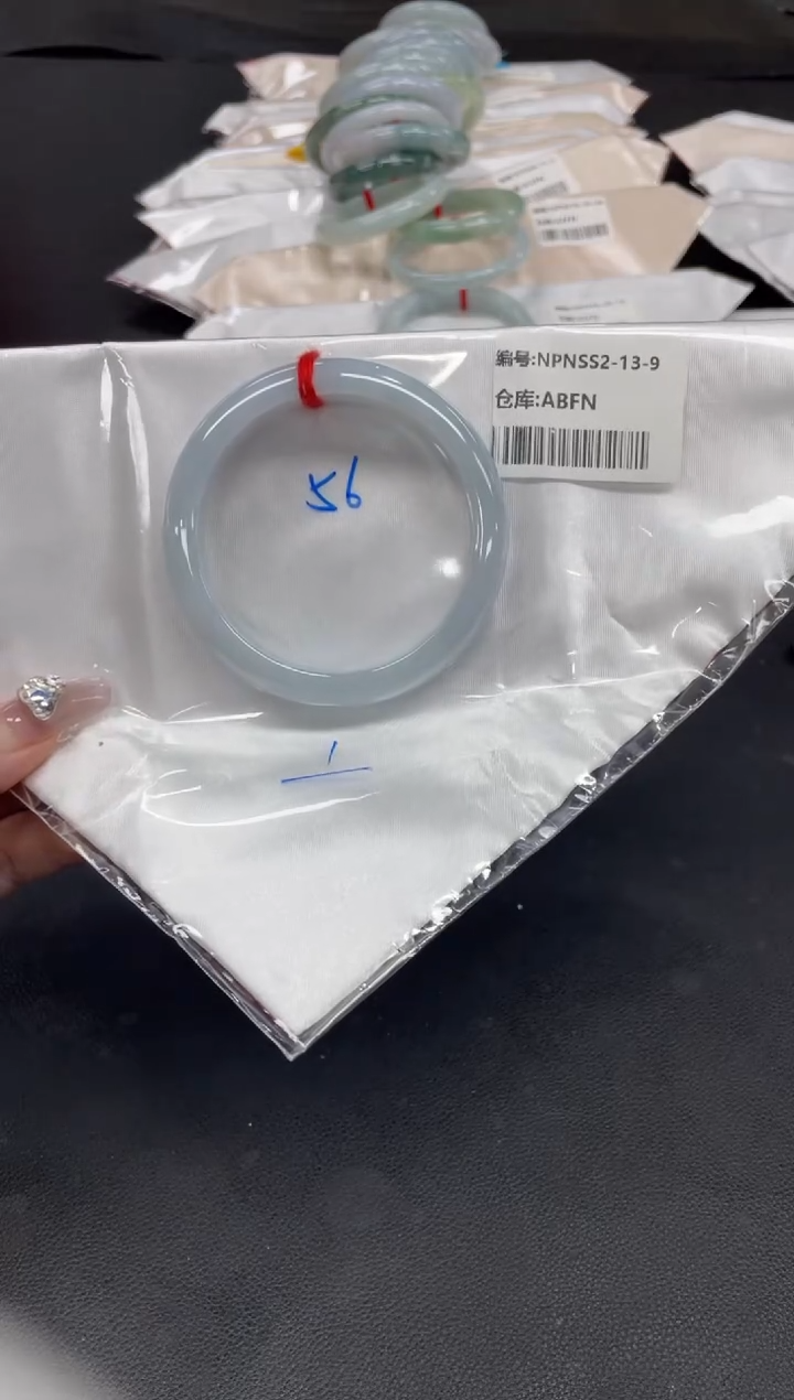 未镶嵌手镯翡翠翡翠手镯