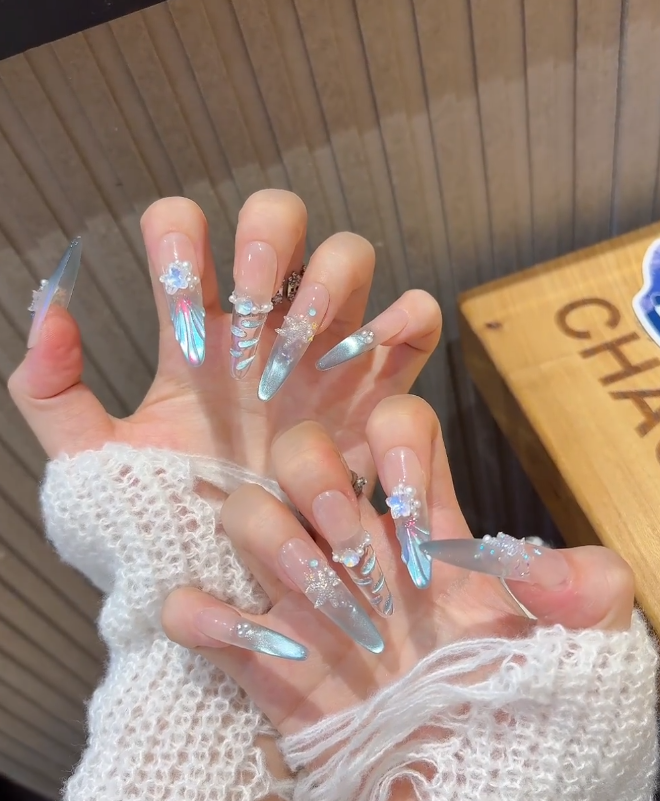 【拆拆乐】千金鱼尾圣光轻奢爆款纯手工高级感美甲裸色系穿戴甲碎钻