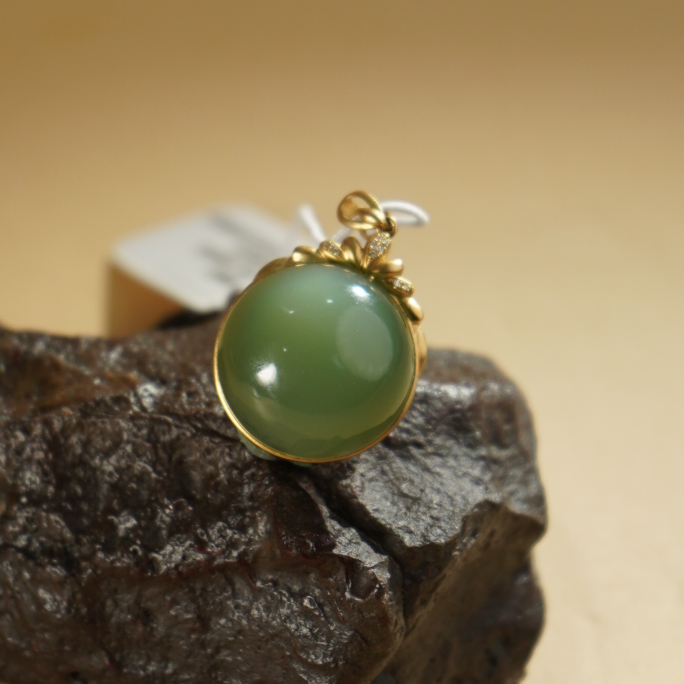 HC30201和田玉粉青蛋面吊坠