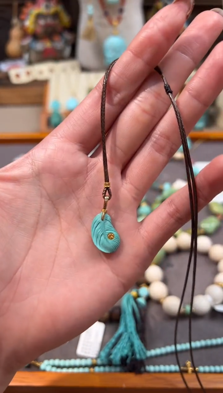 18K金镶嵌绿松石颈饰羽毛编绳项链