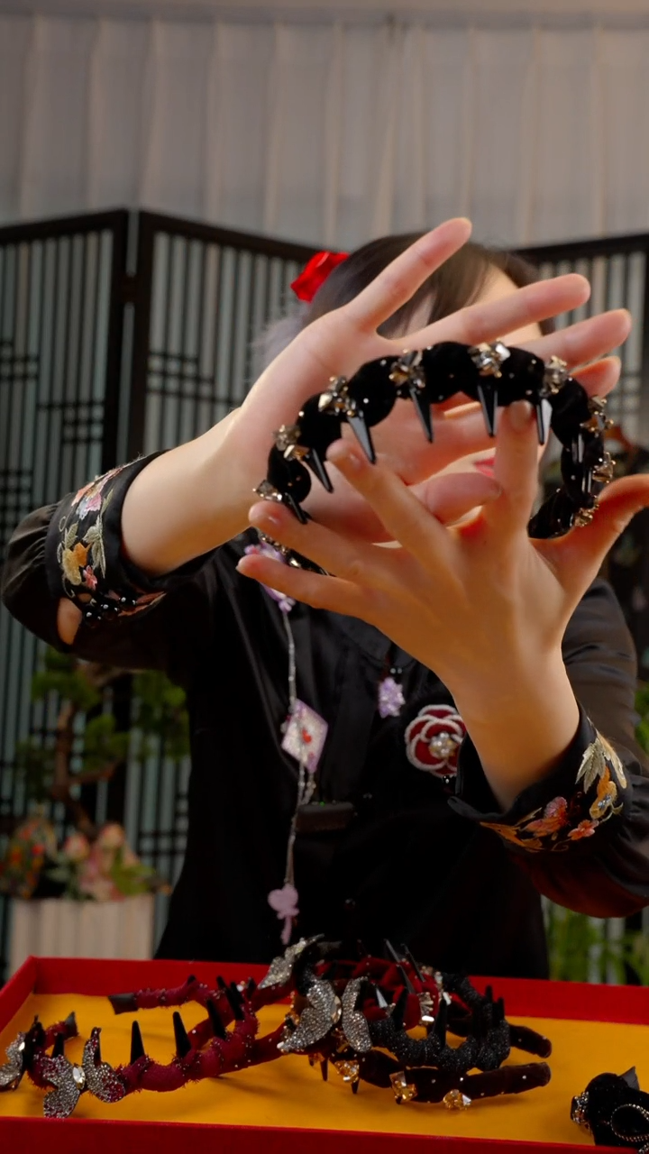 刺绣非遗绒花手工饰品