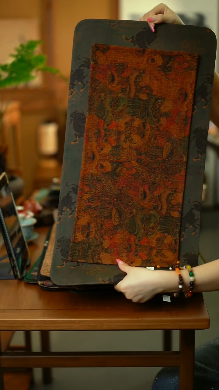 蚕丝大片麒麟+小醒狮