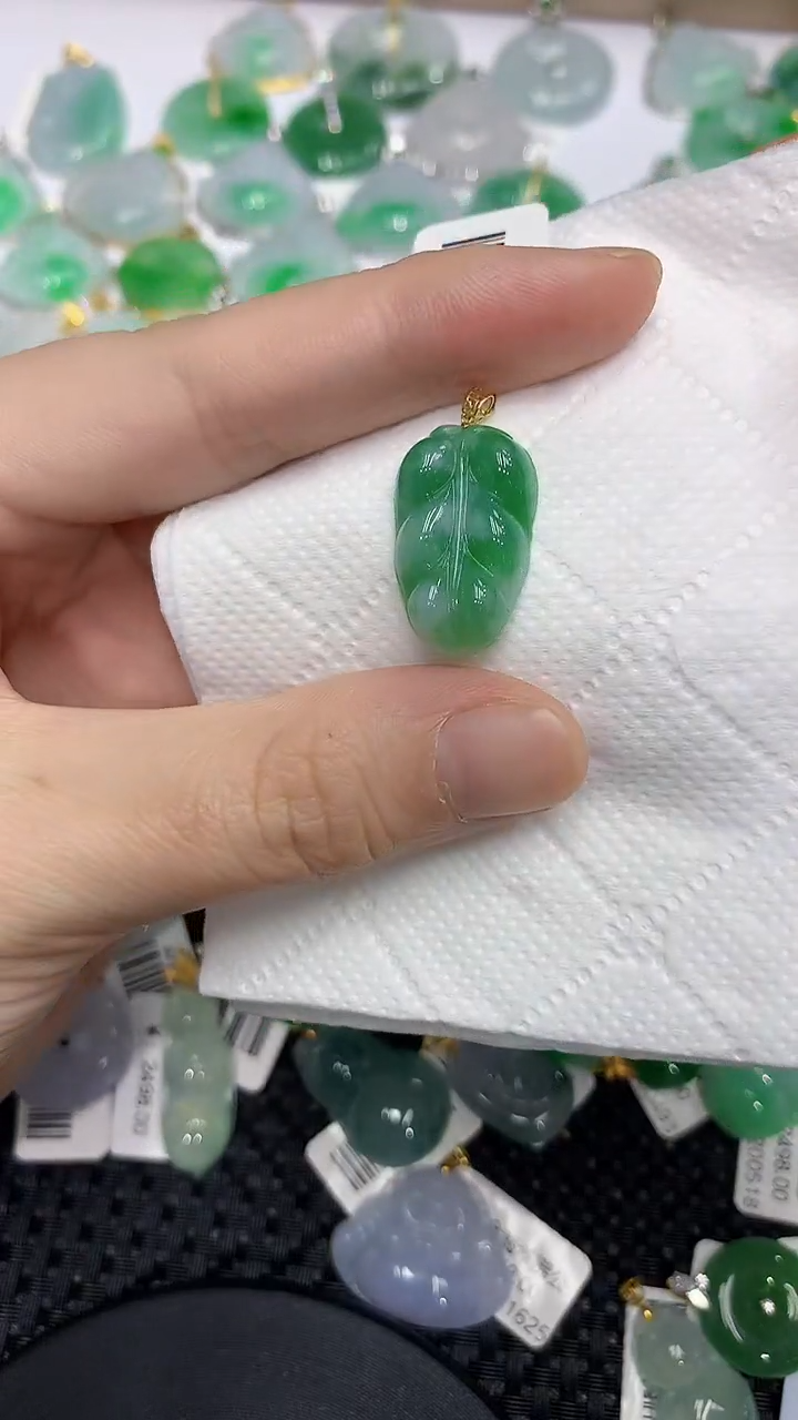 颈饰18K金镶嵌翡翠a货支持复检百元以上9元证书费自理