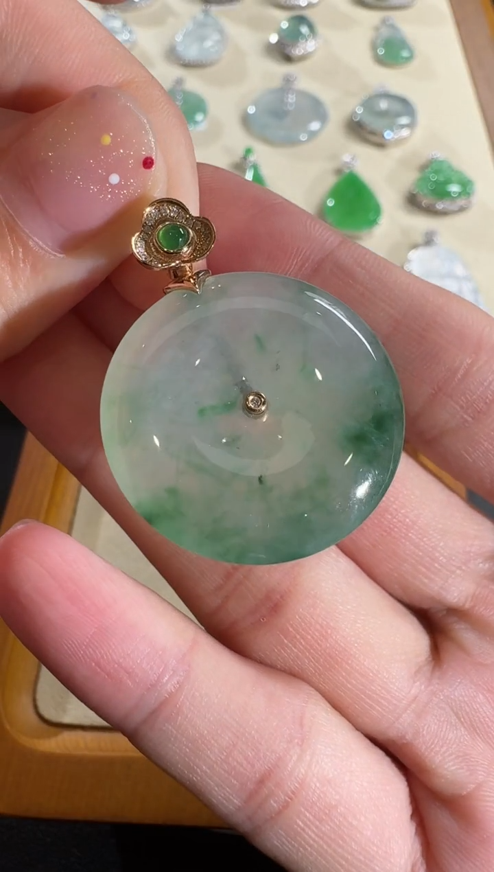 【闪购商品】翡翠吊坠(不含链)18K金镶嵌【源头工厂】钻石镶嵌