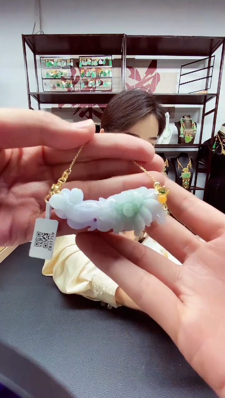 翡翠未镶嵌颈饰翡翠吊坠