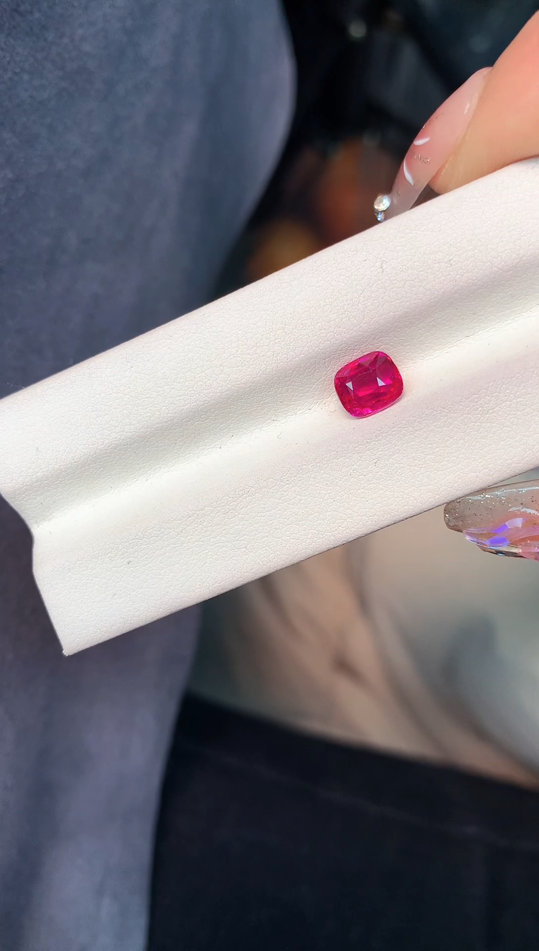 【闪购商品】红宝石裸石未镶嵌2克拉无烧鸽血红AIGS证书