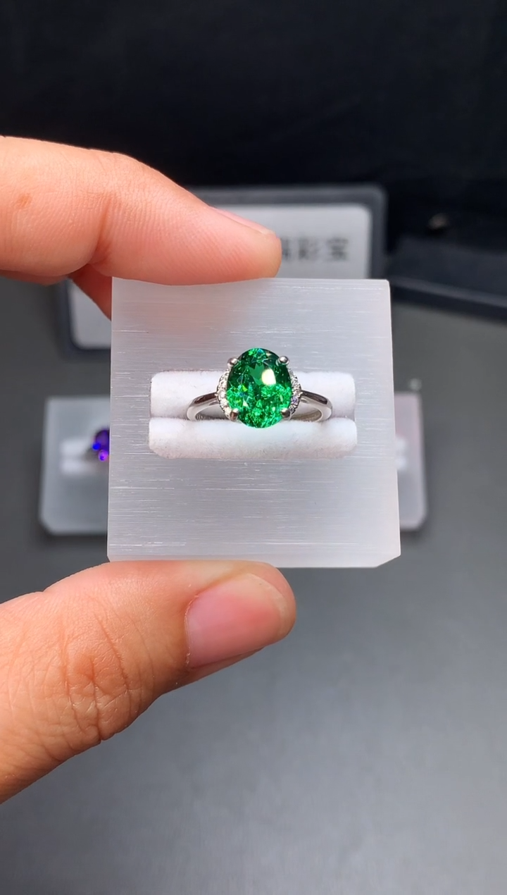 银S925镶嵌戒指石榴石（沙弗莱）111