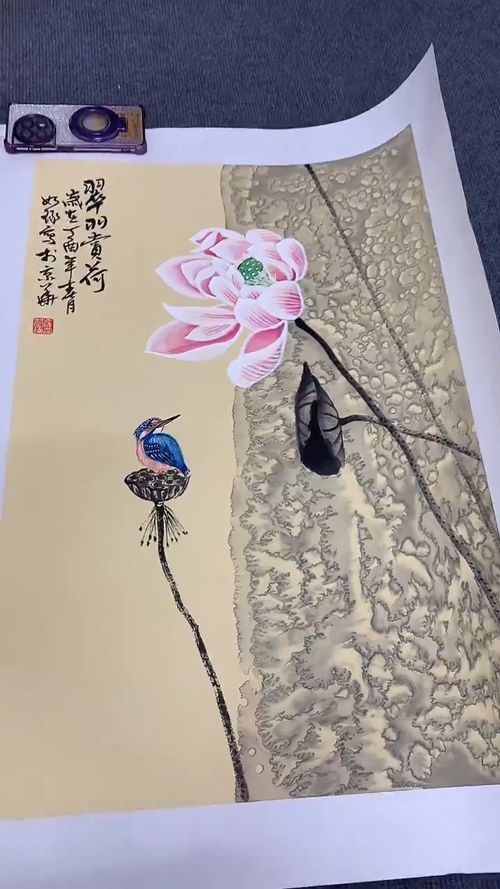 竖款精品开三花鸟，