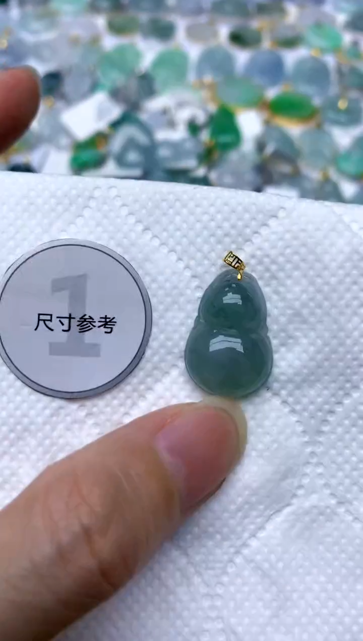 颈饰18K金镶嵌翡翠天然A货翡翠