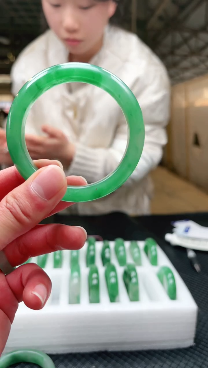 【闪购商品】石英质玉手镯未镶嵌1-天然非洲翠手镯