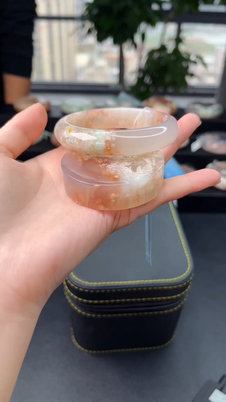 【闪购商品】石英质玉手镯未镶嵌赠送镯心（圈口55