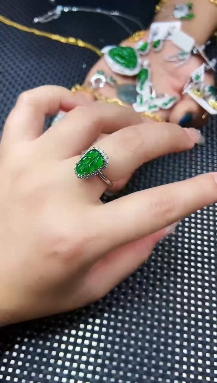 【闪购商品】翡翠未镶嵌戒指11111111