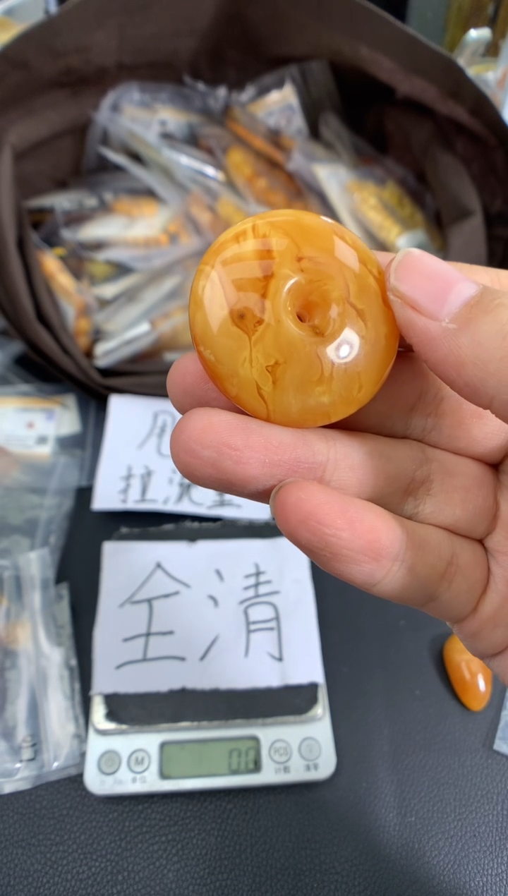 蜜蜡未镶嵌珠宝奇石361