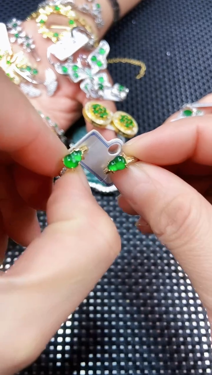 【闪购商品】翡翠耳饰未镶嵌11111111