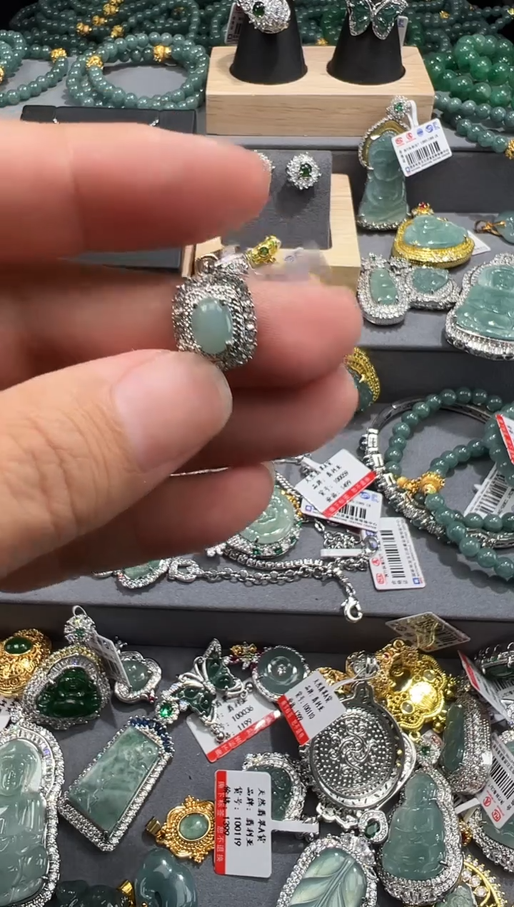 【闪购商品】翡翠吊坠(赠链)未镶嵌翡翠A货源头工厂带证书发