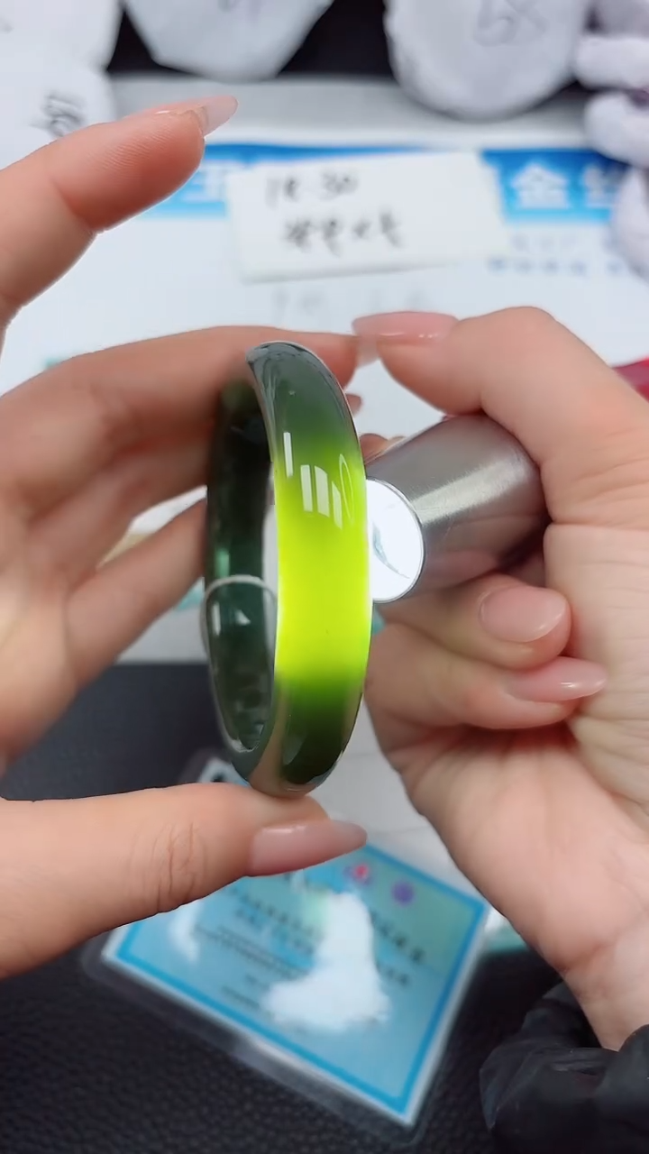 【闪购商品】和田玉手镯未镶嵌A258