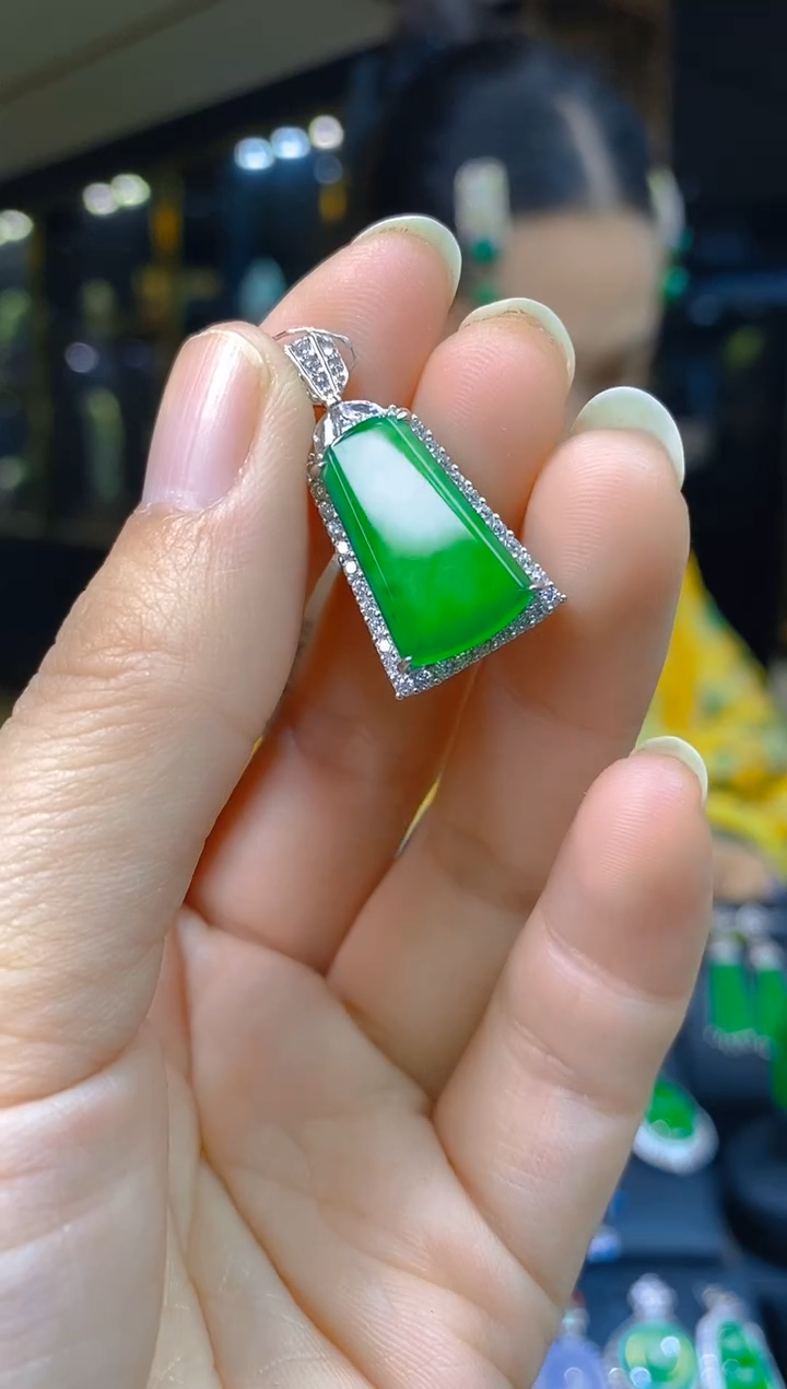 吊坠(赠链)银S925镶嵌翡翠053(多样性发货发其一)