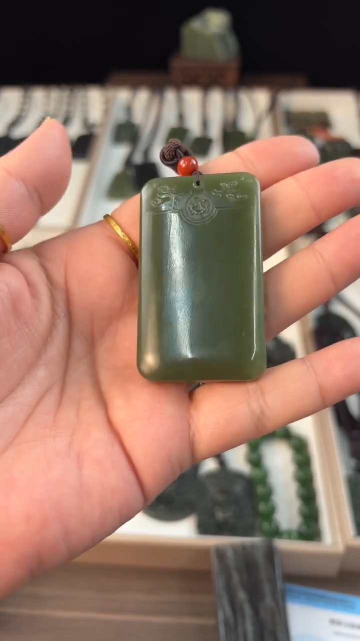 吊坠(赠链)未镶嵌和田玉无事牌