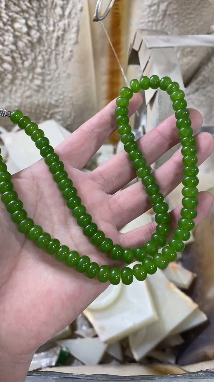 果绿卡8MM算盘珠项链