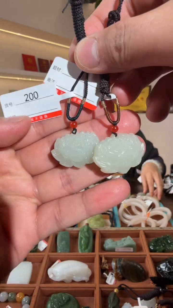 颈饰未镶嵌和田玉多样性发货其中一件