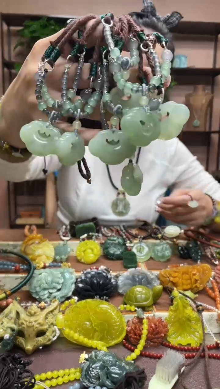 未镶嵌岫玉吊坠多样性发货发其中之一