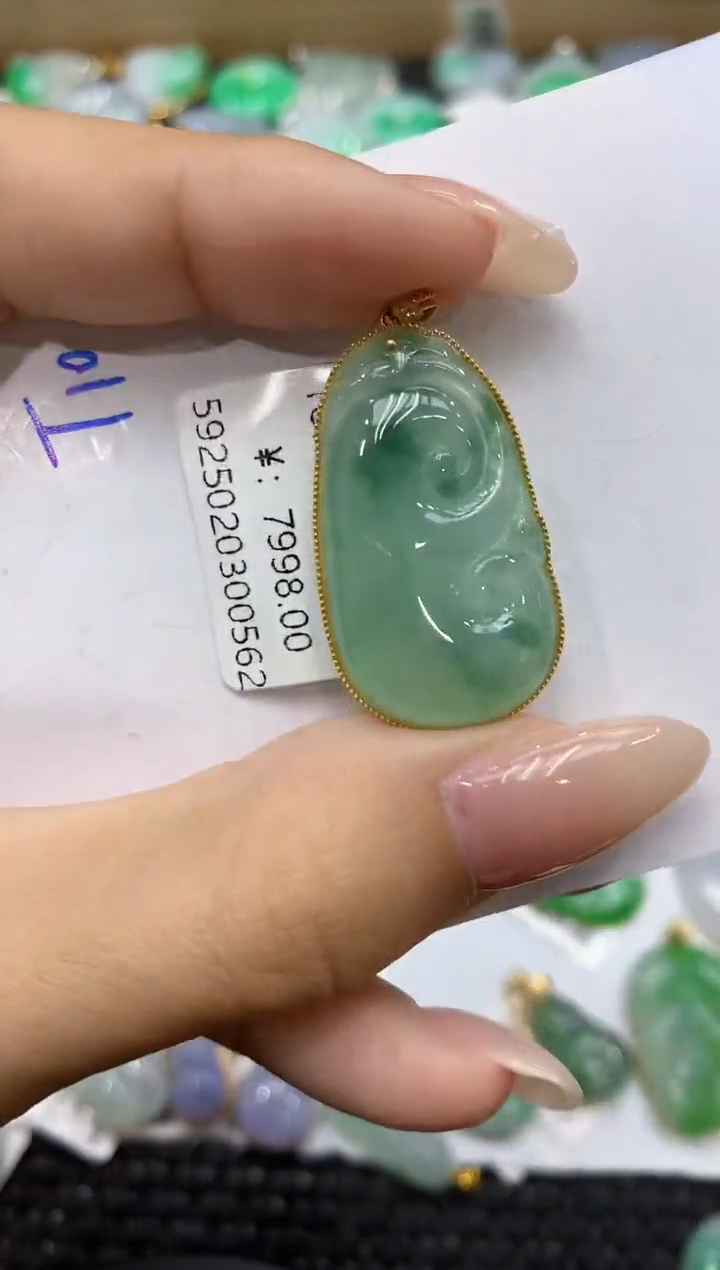 翡翠18K金镶嵌颈饰111111111111