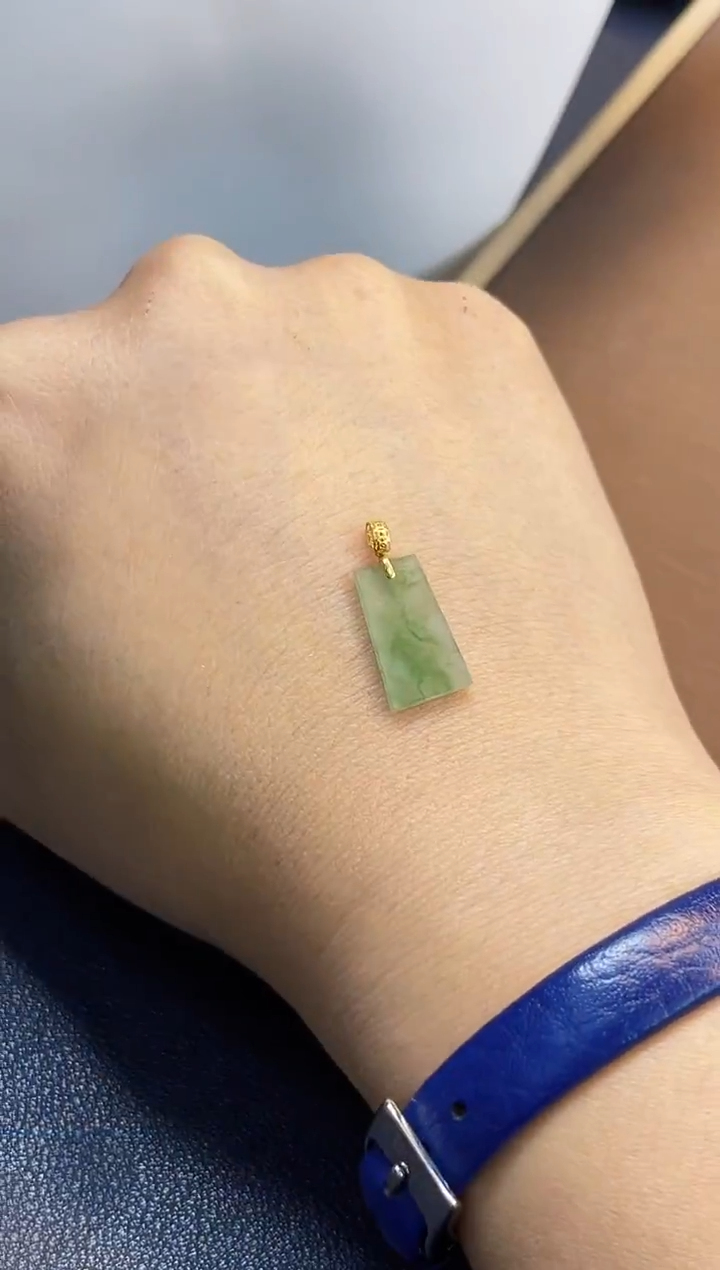 吊坠(不含链)18K金镶嵌翡翠冰丽71飘花无事牌20.1*8.9*2.8