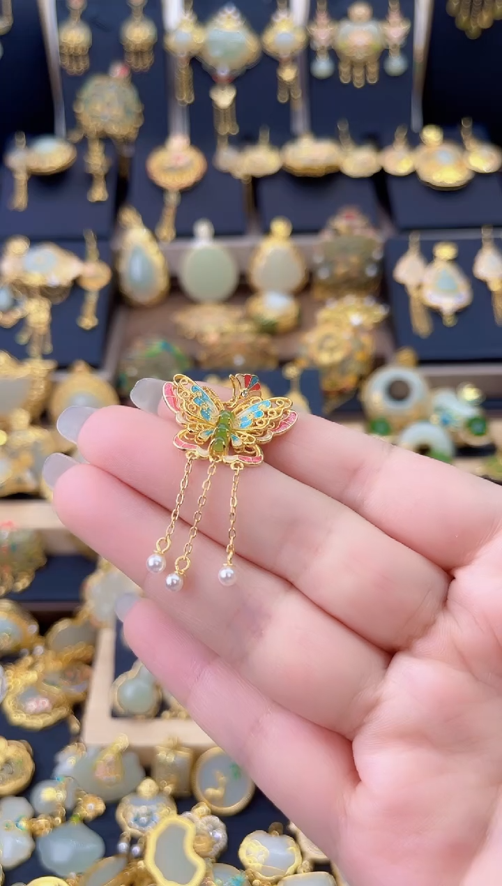 颈饰银S925镀金镶嵌和田玉蝴蝶流苏吊坠