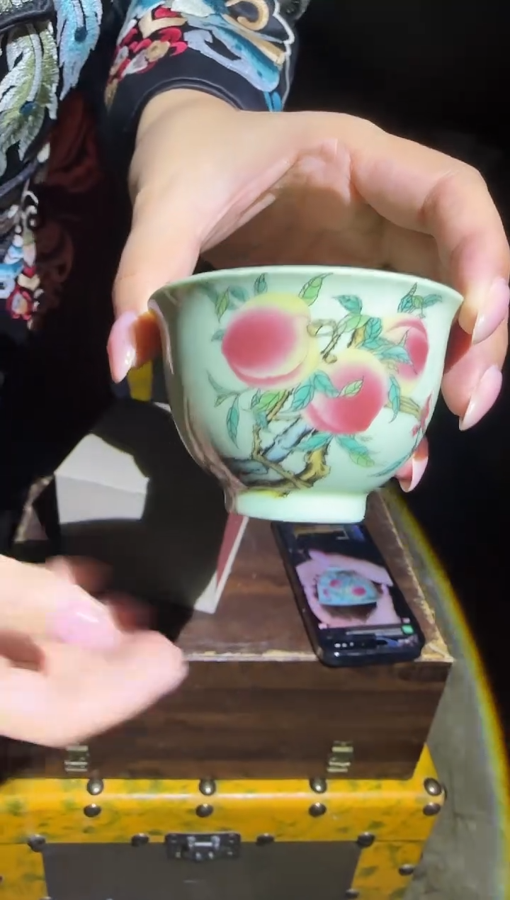 杯子瓷绿稀土寿桃内绘压手杯