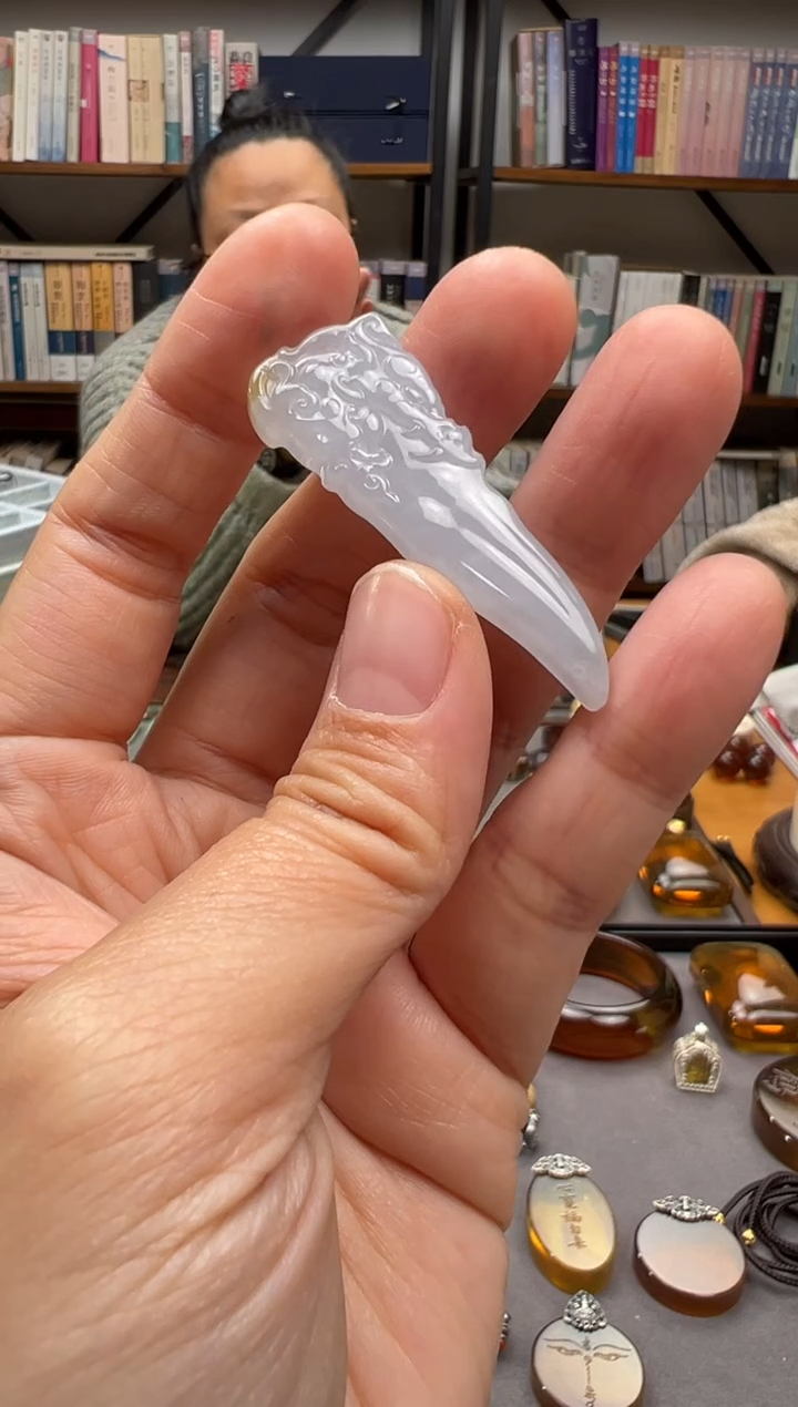 【闪购商品】翡翠颈饰未镶嵌翡翠龙牙吊坠