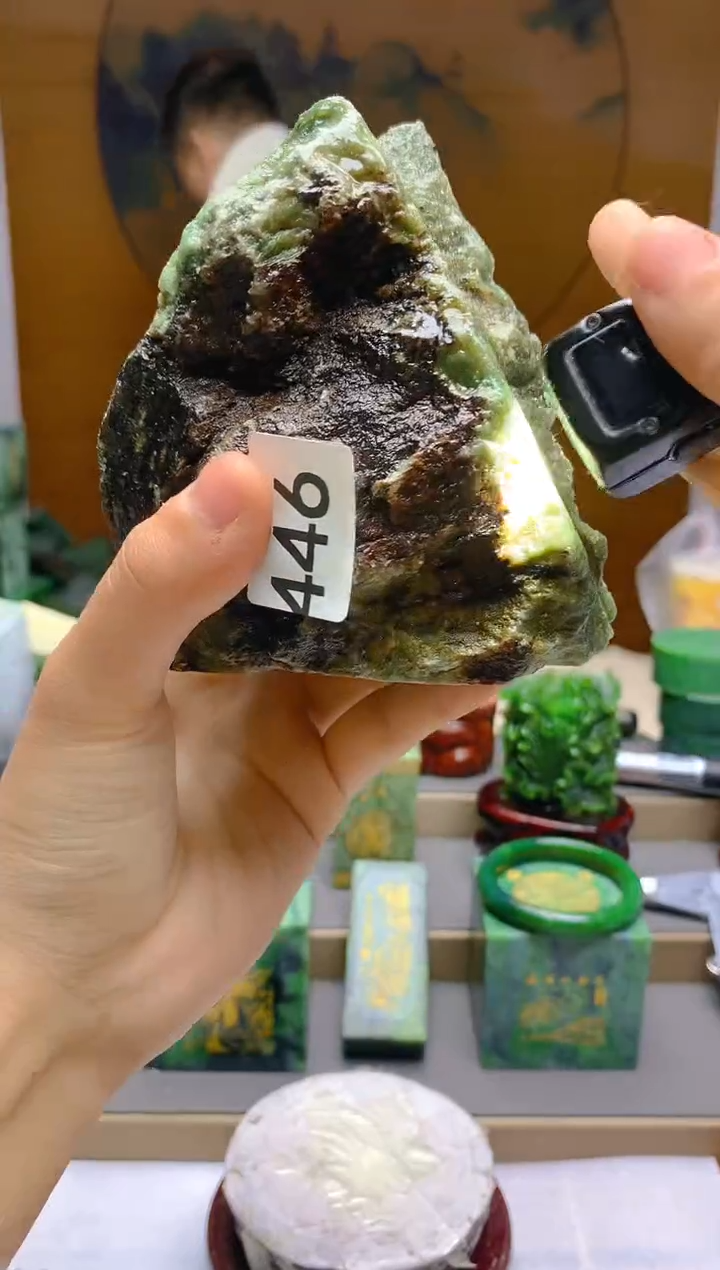 和田玉（碧玉）未镶嵌珠宝半成品1