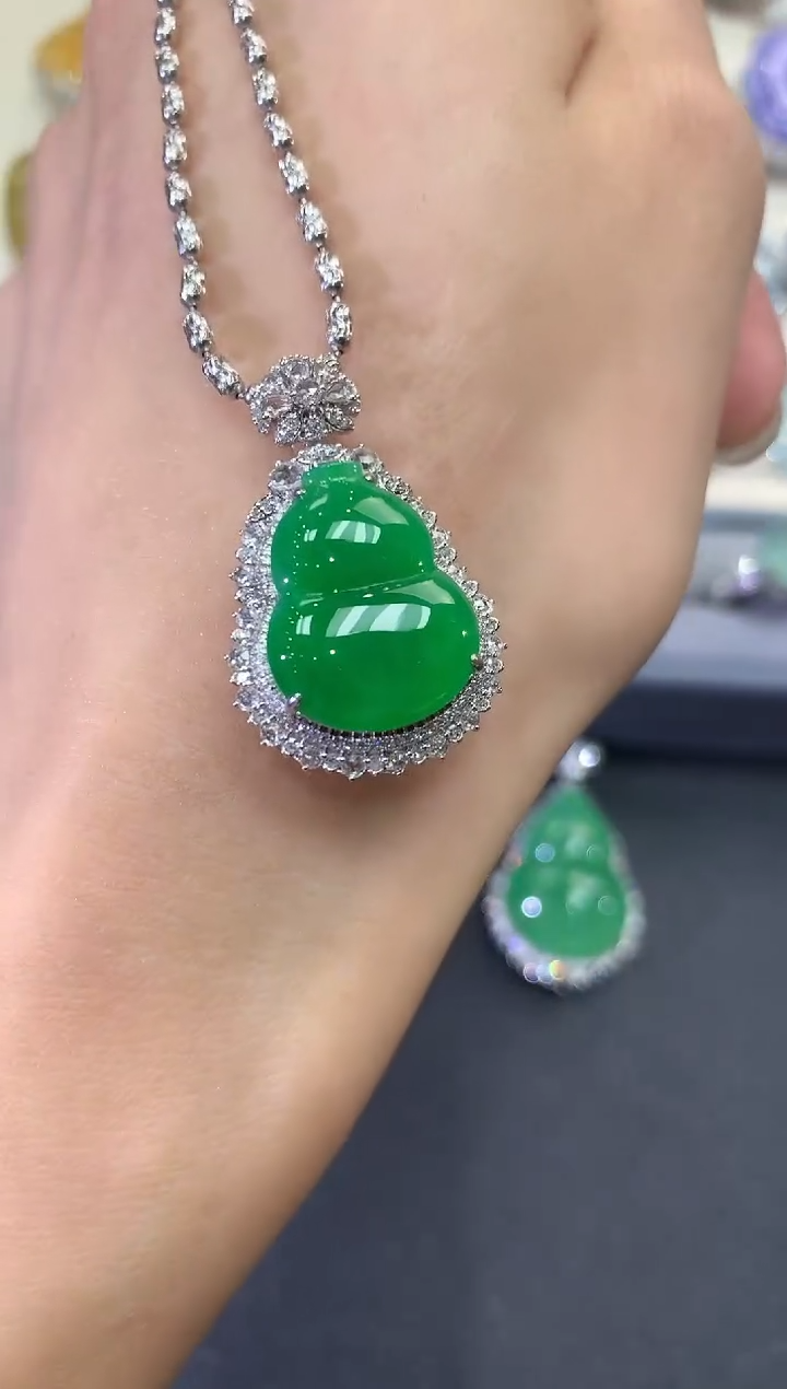 【闪购商品】翡翠吊坠(不含链)18K金镶嵌w19          