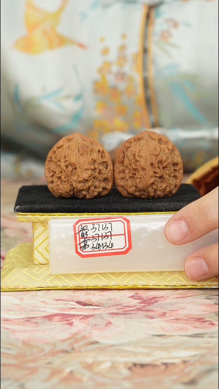 【闪购商品】文玩核桃把件赵喜满南将石