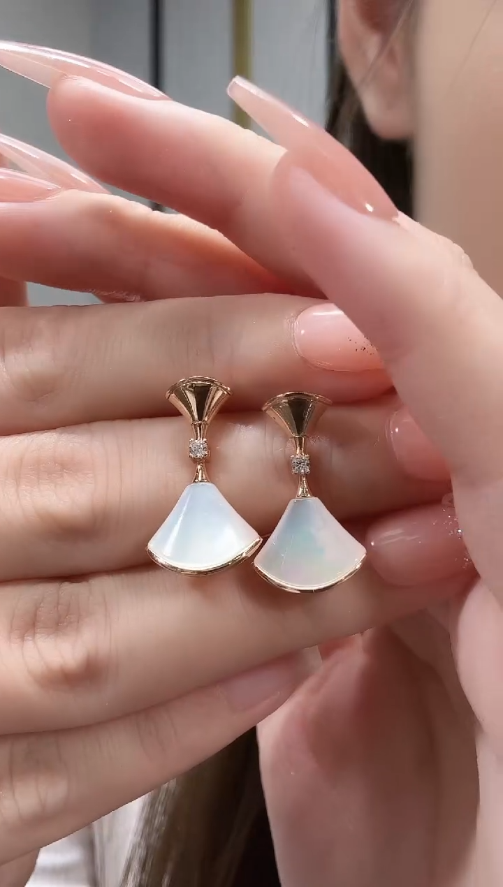 18K金镶嵌贝壳（贝母）耳钉白贝裙子耳钉一对