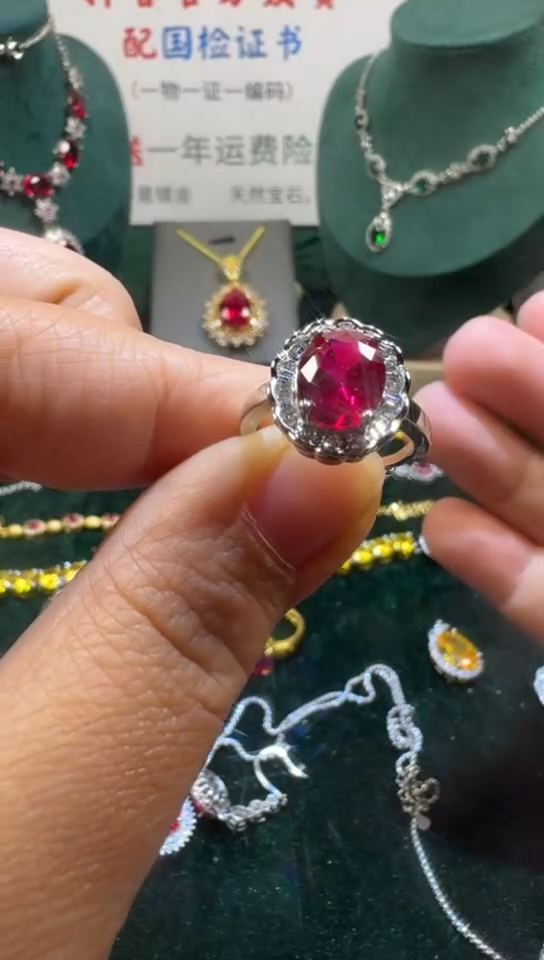 18K金镶嵌戒指红宝石1