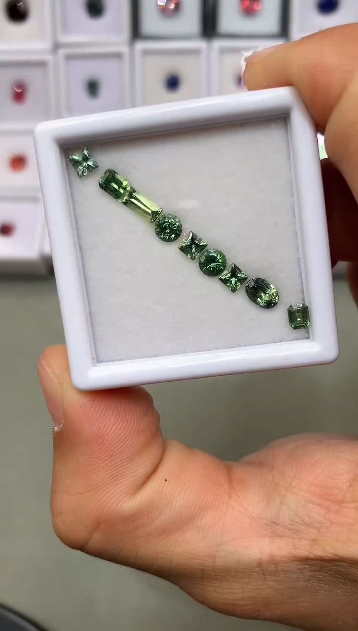 【闪购商品】定制蓝宝石裸石未镶嵌枕型 绿蓝宝石一盒9/P 3.27ct