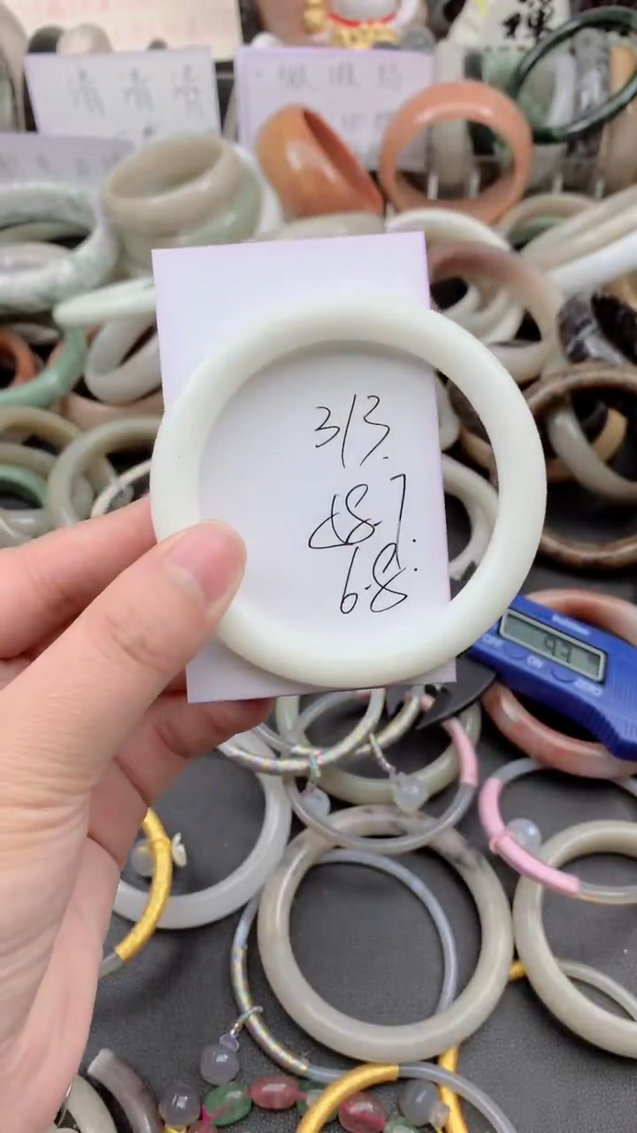 未镶嵌手镯石英质玉313