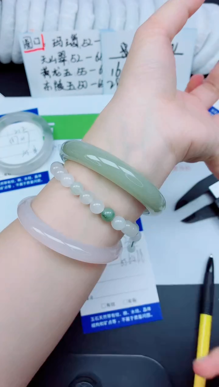 未镶嵌手镯石英质玉213-65