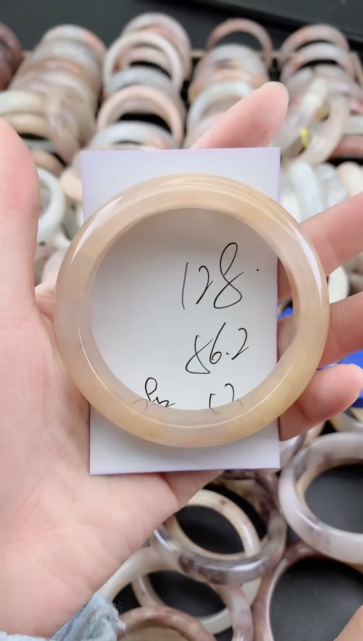 未镶嵌手镯石英质玉（金丝玉）128