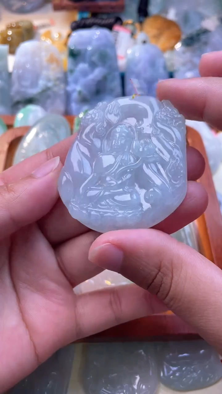 翡翠未镶嵌颈饰大势至