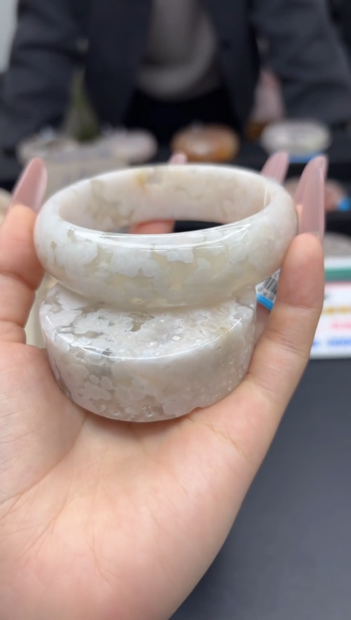 【闪购商品】石英质玉手镯未镶嵌A1531(61圈赠送镯心)