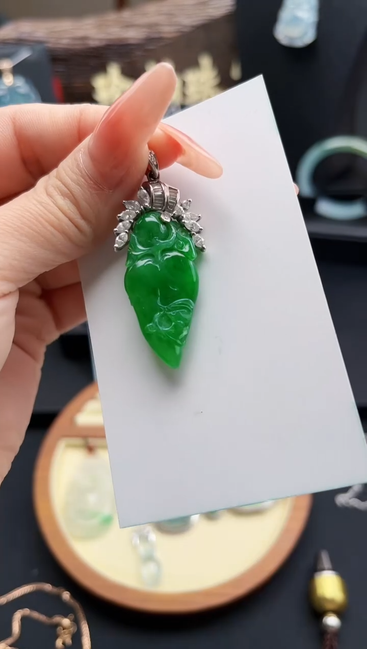 【闪购商品】翡翠颈饰18K金镶嵌翡翠桃子