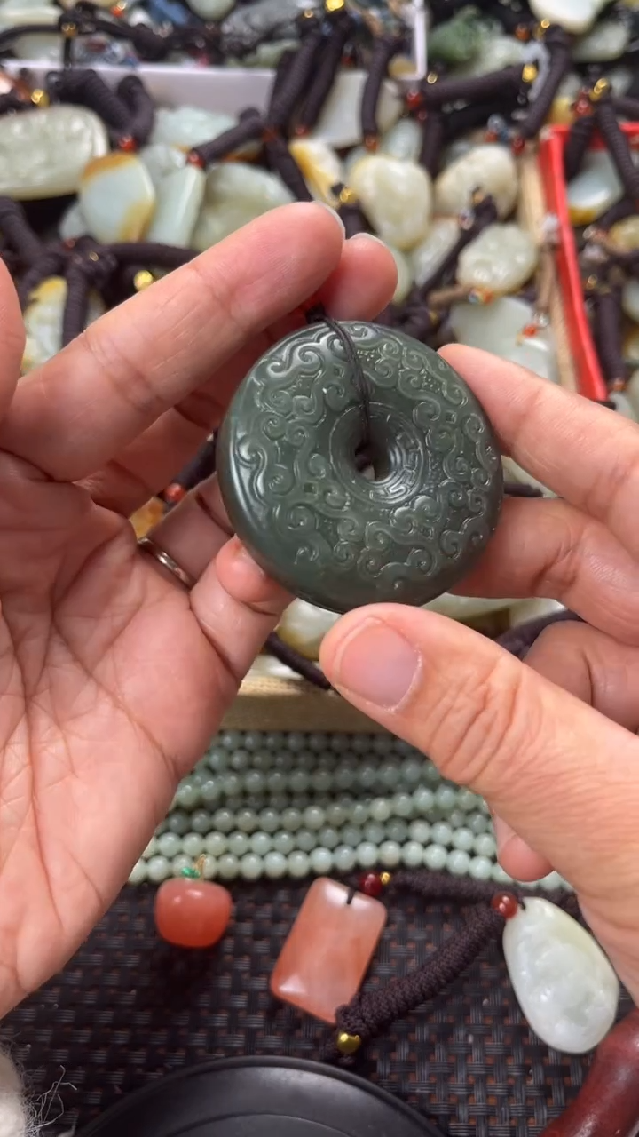 【闪购商品】和田玉颈饰未镶嵌多样性发货没有证书拍一发一有瑕