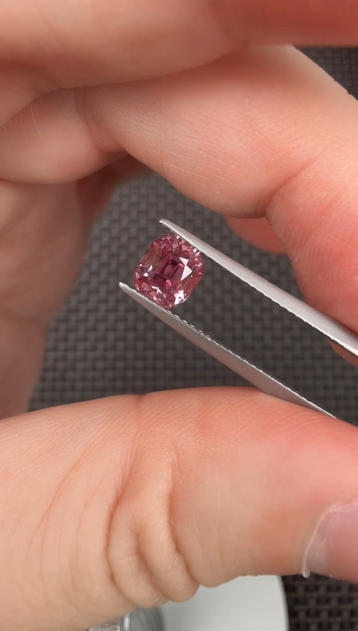 【闪购商品】石榴石枕形未镶嵌1.86ct-B012277