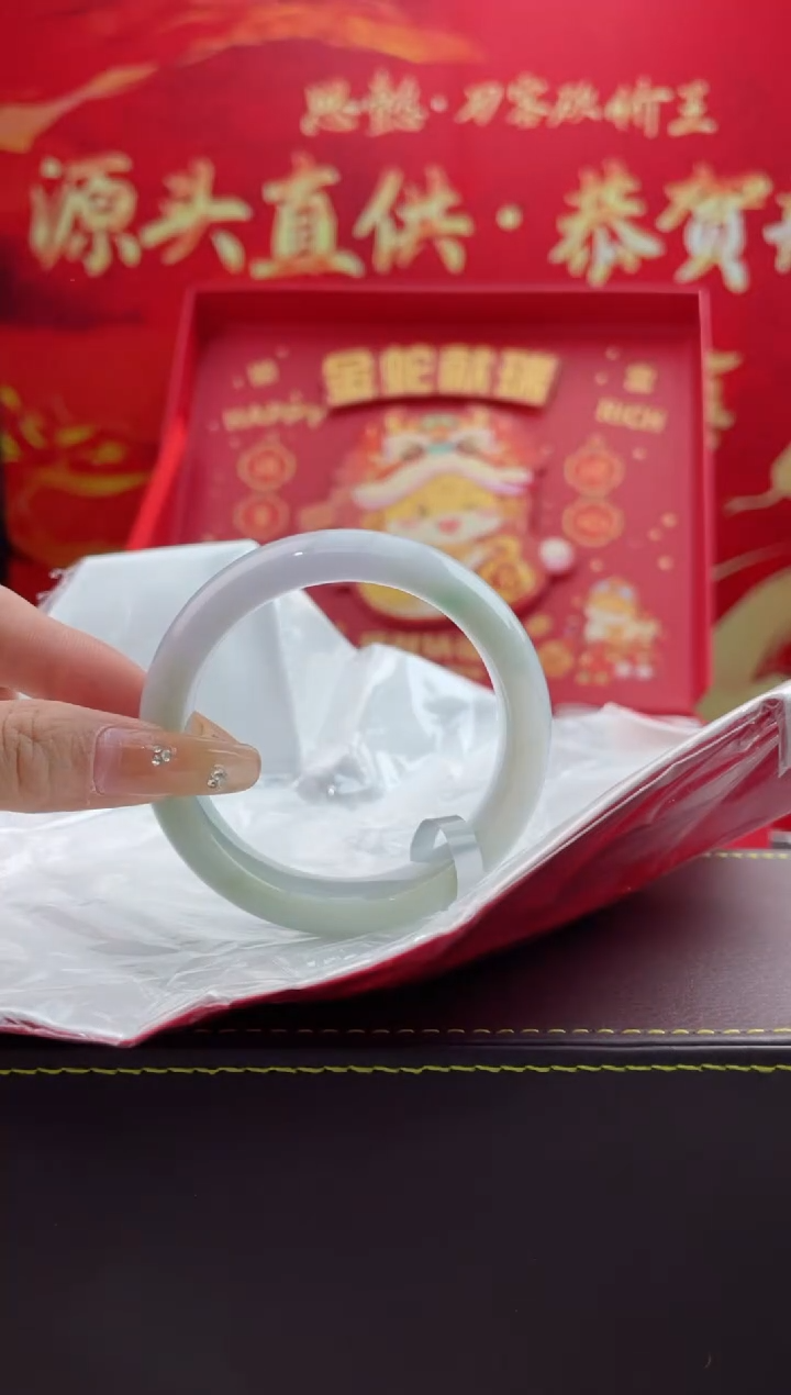 【闪购商品】翡翠手镯未镶嵌7翡翠手镯（微瑕）