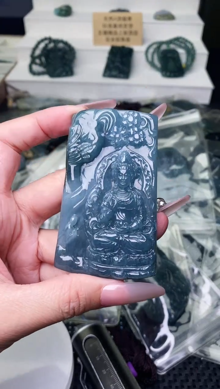 颈饰未镶嵌翡翠 