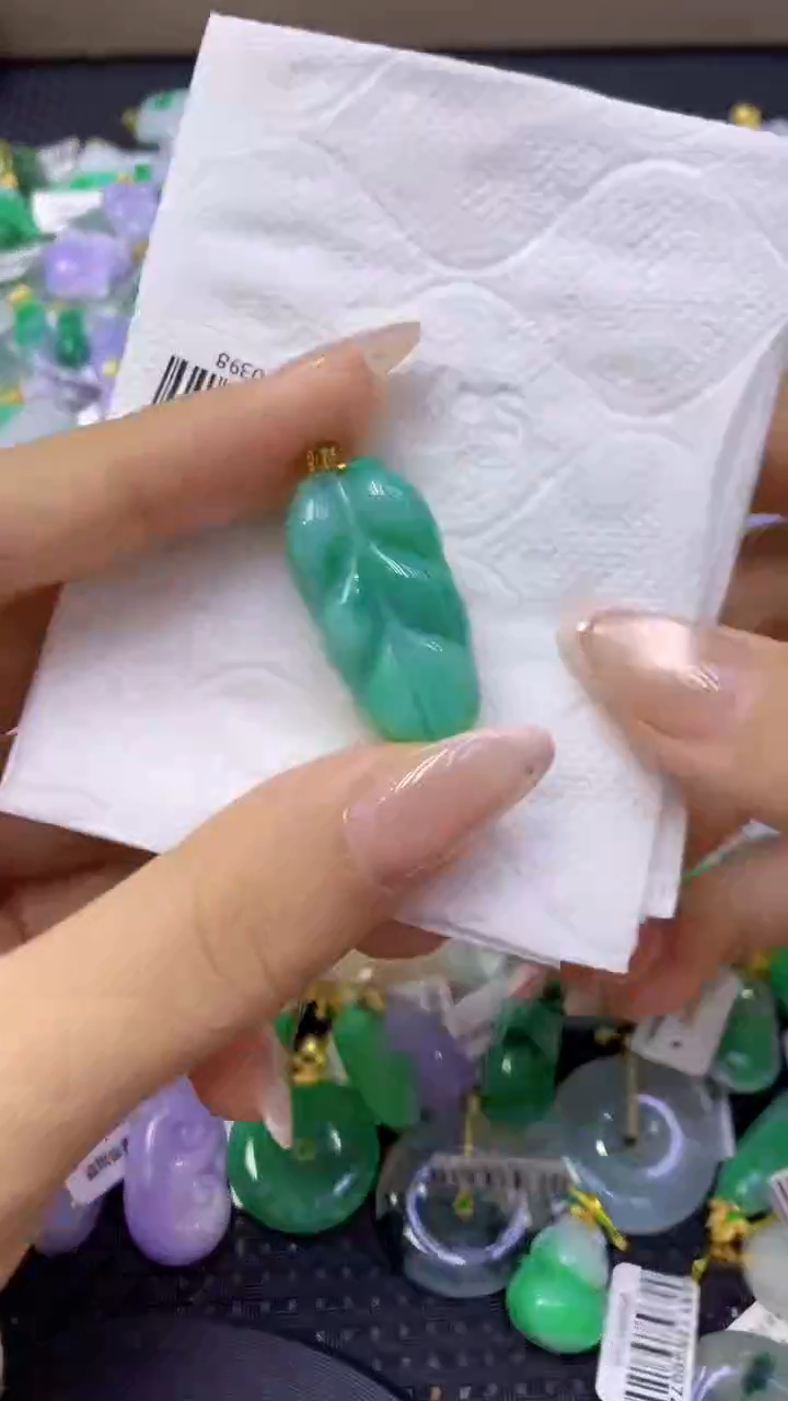 颈饰18K金镶嵌翡翠天然缅甸翡翠A货