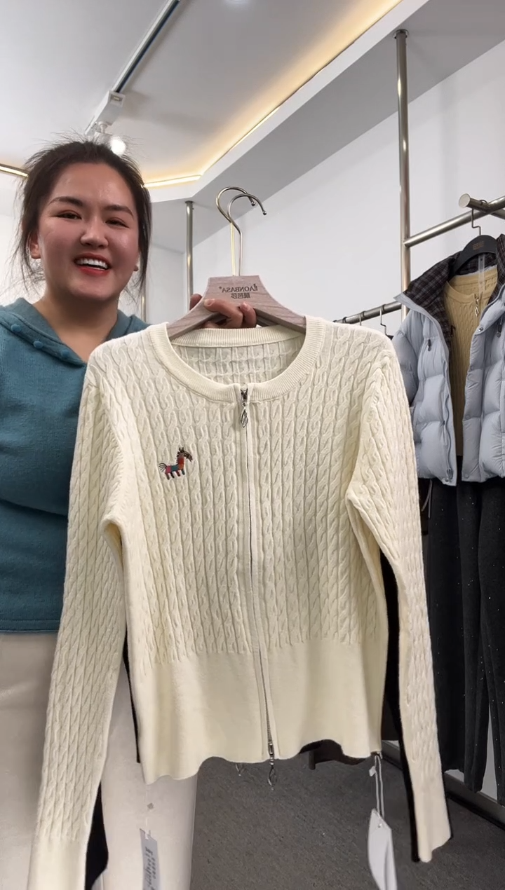 DH150903白色羊毛衫